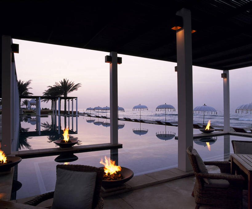 无人,游泳池,横图,锻炼,度假,日落,水,酒店,棕榈树,阿曼,反射,灯笼,火焰,水池,水面,首都,泳池,摄影,华贵,火盆,波斯湾,大马斯喀特,休闲椅,彩图