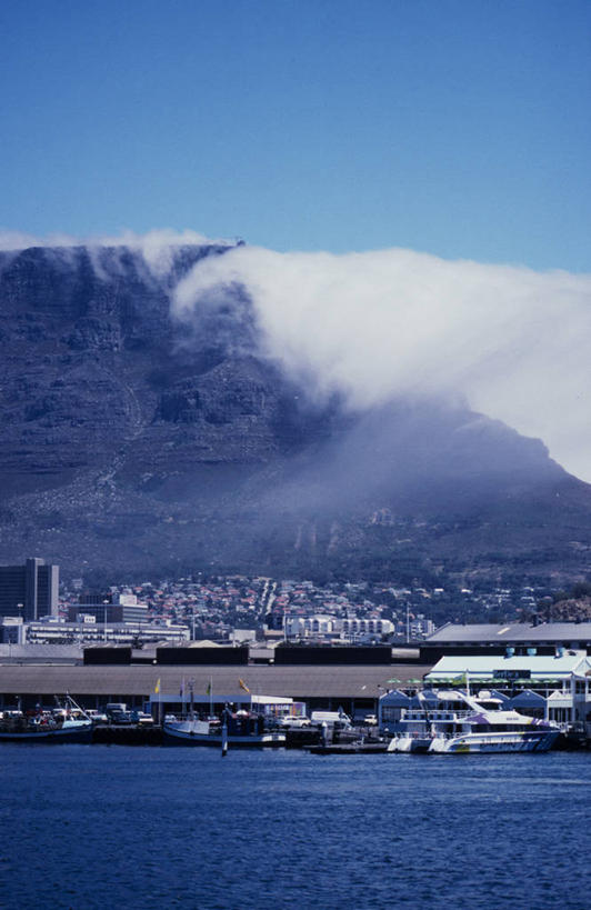 无人,竖图,室外,度假,海洋,美景,山,山脉,城市风光,城市,船,非洲,南非,停靠,景观,云,海湾,首都,娱乐,享受,休闲,景色,放松,摄影,停泊,海景,开普敦,桌山,省会,阿非利加洲,立法首都,南非共和国,西开普省,彩图,海港,开普半岛