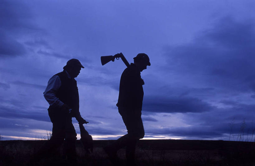 两个人,横图,夜晚,射击,守门员,枪支,苏格兰,黄昏,猎枪,武器,摄影,剪影,看管,看守,彩图,把守
