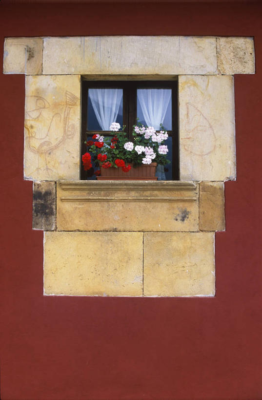无人,竖图,窗户,西班牙,欧洲,花,红色,摄影,窗框,阿斯图里亚斯,彩图