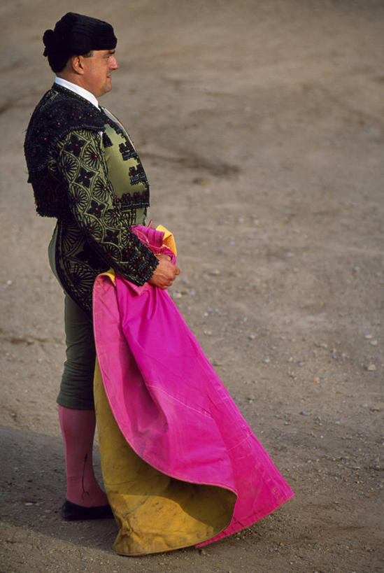 一个人,斗牛士,竖图,锻炼,快乐,比赛,运动,竞争,斗牛,西班牙,欧洲,娱乐,体育场,斗牛场,休闲,摄影,体育运动,斗篷,体育,彩图,传统服装,健身,西班牙斗牛