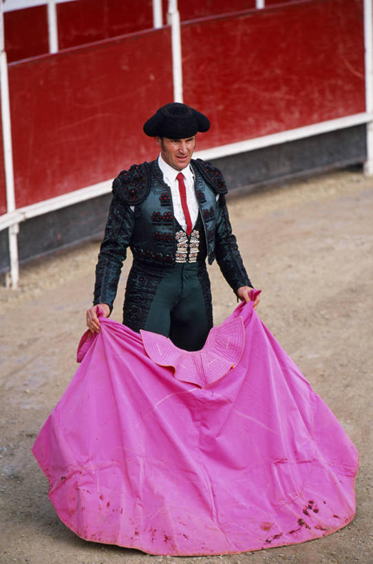 一个人,斗牛士,竖图,锻炼,快乐,比赛,运动,竞争,斗牛,西班牙,欧洲,娱乐,体育场,斗牛场,休闲,摄影,体育运动,斗篷,体育,彩图,传统服装,健身,西班牙斗牛