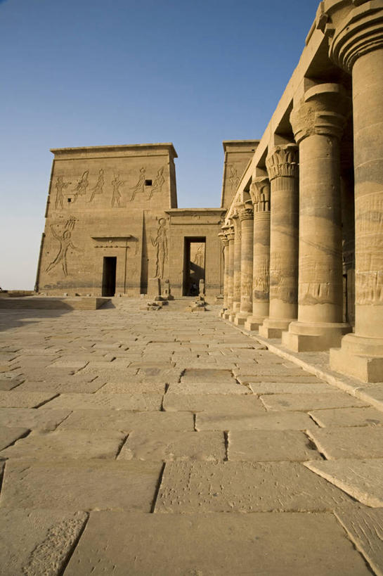 无人,竖图,旅游,度假,门,城市,建筑,尼罗河,非洲,埃及,苏丹,神话,大门,岛,历史,文化,废墟,摄影,宗教,考古学,中东,象形文字,传说,北非,首府,埃及文化,阿拉伯埃及共和国,金字塔之国,棉花之国,阿斯旺,阿斯旺省,阿非利加洲,古埃及文明,古代文明,苏丹共和国,努比亚,库赖迈,母性之神,生育之神,埃及神话,伊希斯,彩图,旅行,努比亚文物遗址,努比亚遗址,联合国教科文组织,输电塔,纳赛尔湖