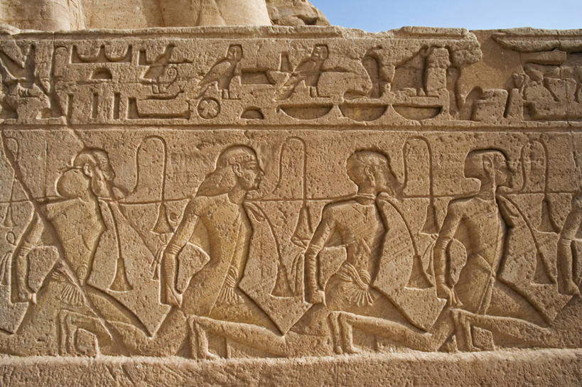 成年人,无人,横图,旅游,度假,城市,建筑,非洲,埃及,苏丹,雕像,岛,历史,摄影,宗教,巨大,庞大,考古学,中东,象形文字,法老,犯人,北非,首府,埃及文化,阿拉伯埃及共和国,金字塔之国,棉花之国,阿斯旺,阿斯旺省,阿非利加洲,宏大,硕大,伟大,古埃及文明,古代文明,苏丹共和国,努比亚,库赖迈,男人,彩图,传统服装,努比亚文物遗址,努比亚遗址,传统文化,联合国教科文组织,纳赛尔湖