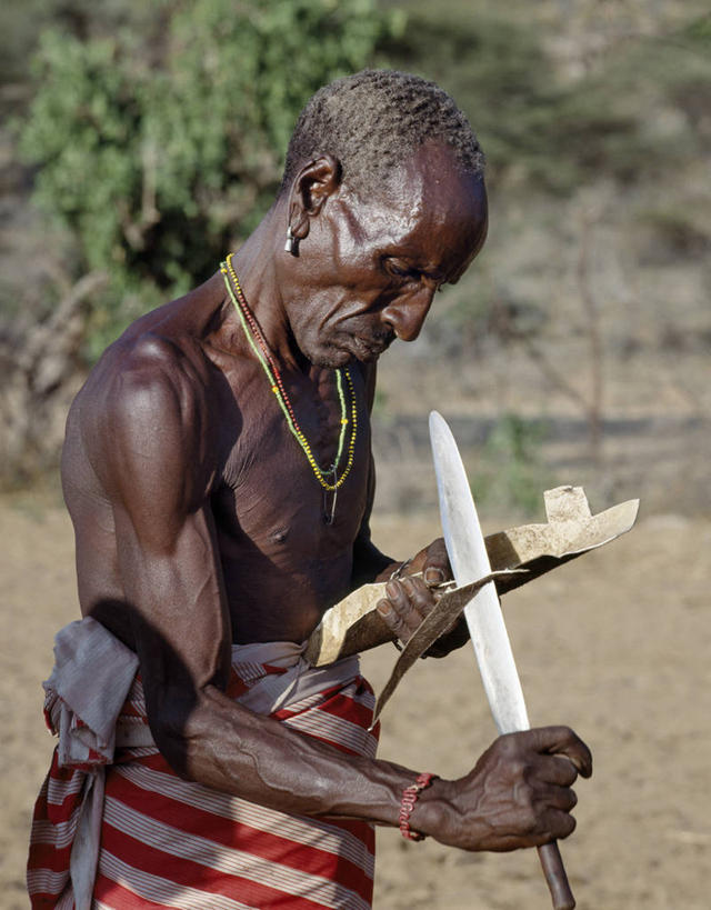 成年人,一个人,竖图,项链,珠宝,非洲,肯尼亚,仅一个男性,珠子,刀,摄影,公羊,典礼,非洲文化,男人,彩图,传统服装,传统文化,成人仪式