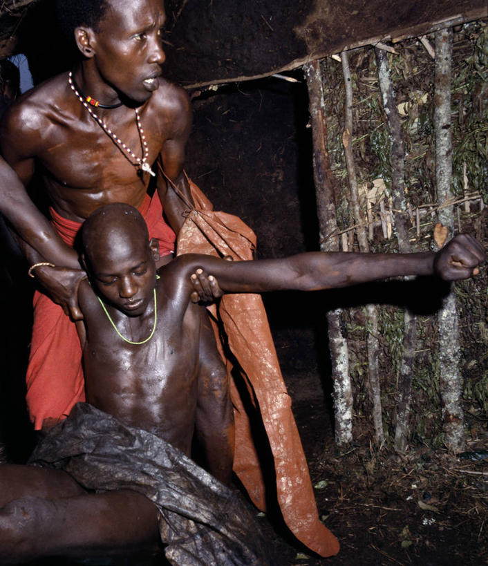 儿童,成年人,秃头,竖图,项链,珠宝,非洲,肯尼亚,装饰,珠子,摄影,手镯,忧虑,非洲文化,男孩,男人,光头,无发,彩图,传统服装