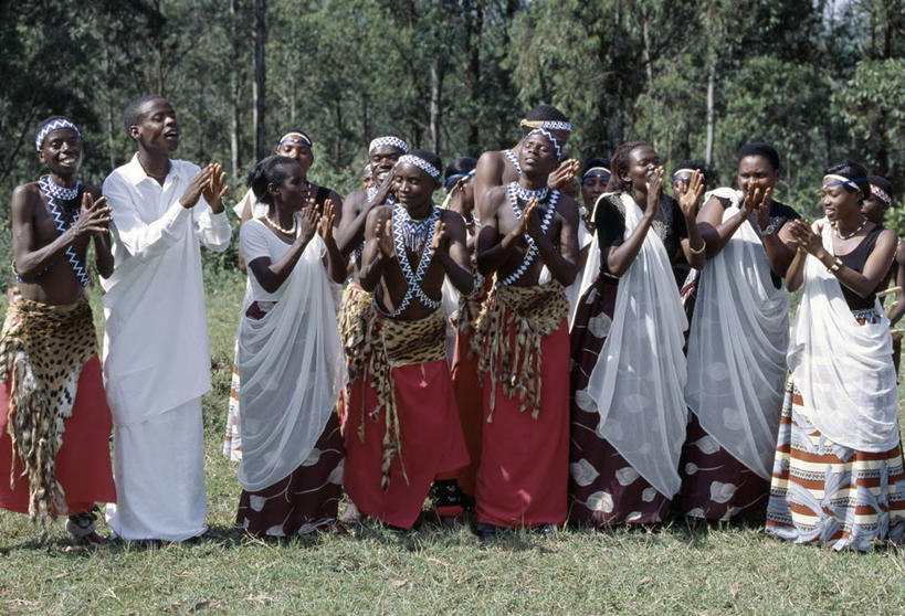 成年人,鼓掌,横图,非洲,卢旺达,衣服,摄影,草裙,男人,女人,舞者,彩图,传统服装,舞蹈,传统文化