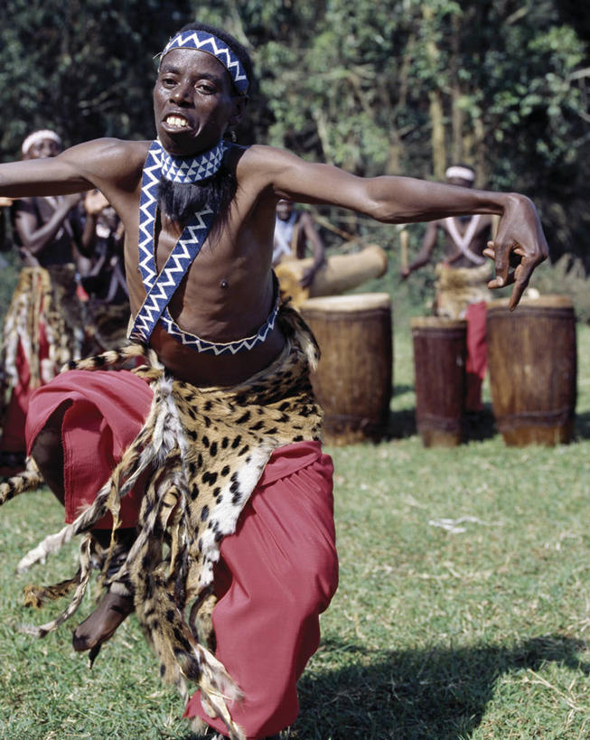 西方人,成年人,一个人,竖图,生活用品,欧洲,非洲,卢旺达,黑人,欧洲人,仅一个男性,环保,束发带,手帕,手绢,日用品,豹纹,摄影,美观,男人,非洲人,彩图,舞蹈