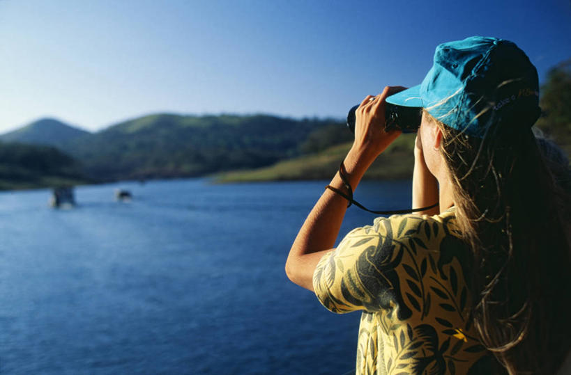 一个人,横图,室外,旅游,水,印度,亚洲,行人,游客,游人,太空,路人,旅客,摄影,保护,环境,国家公园,观光船,过客,彩图,旅行,西高止山脉,泛滥平原