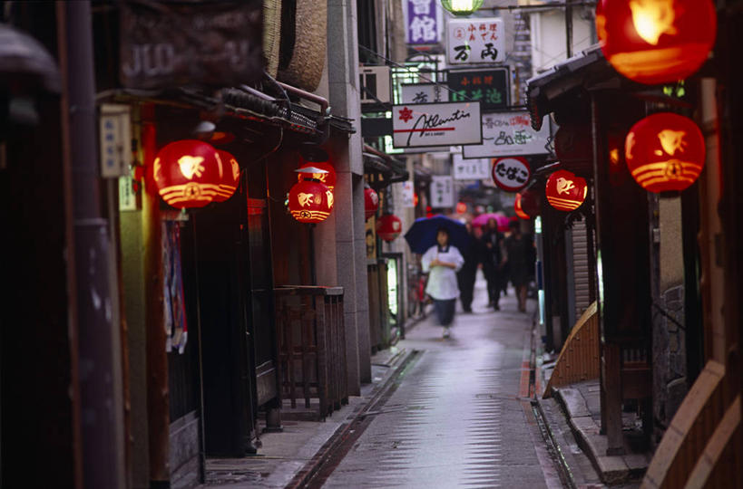 东方人,横图,彩色,旅游,建筑,街道,日本,亚洲,行人,游客,游人,日本文化,灯笼,光,历史,路人,旅客,黄昏,摄影,佛教,京都府,五颜六色,宁静,照亮,色彩斑斓,照明设备,五彩缤纷,东亚,本州,五彩斑斓,五光十色,过客,祗园,彩图,居住区,传统文化