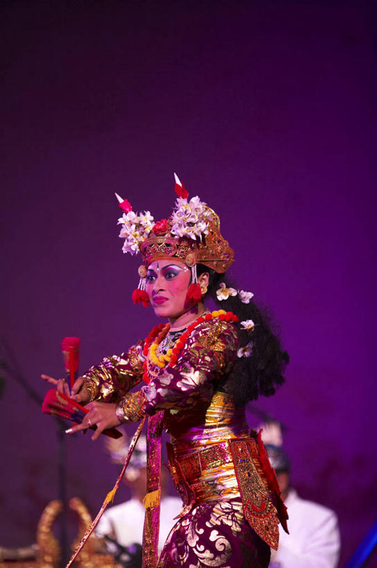 成年人,一个人,竖图,彩色,摩洛哥,仅一个女性,表演,扮演,衣服,摄影,五颜六色,色彩斑斓,演出,五彩缤纷,演出服,北非,五彩斑斓,费兹,五光十色,加麦兰,女人,彩图,传统服装,舞蹈,传统文化