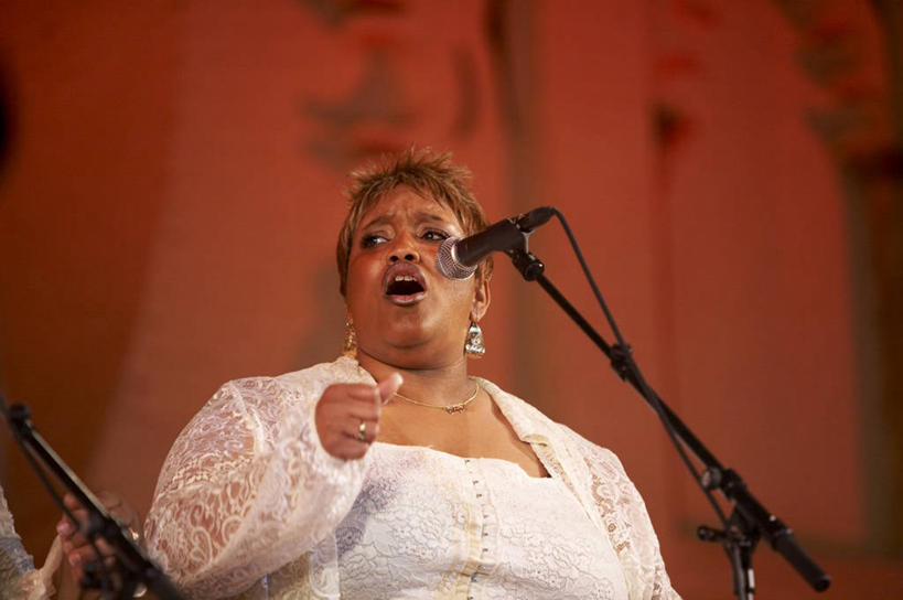 成年人,一个人,横图,摩洛哥,仅一个女性,表演,音乐,摄影,唱,麦克风,音乐人,北非,费兹,女人,歌手,彩图,福音