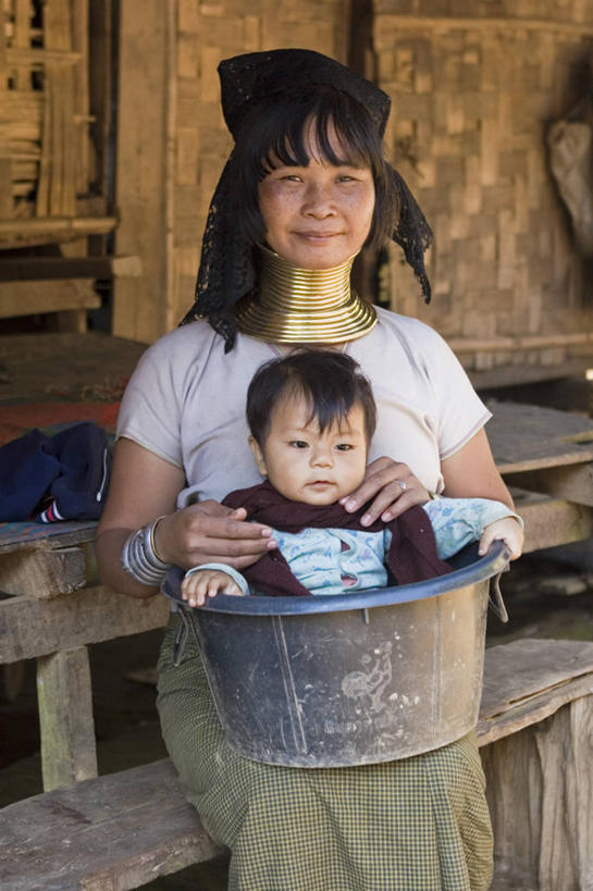 儿童,两个人,竖图,纯洁,泰国,亚洲,可爱,童年,童趣,摄影,东南亚,肖像,童真,烂漫,无邪,泰王国,长颈族,湄宏顺府,夜丰颂府,天真,男孩,彩图