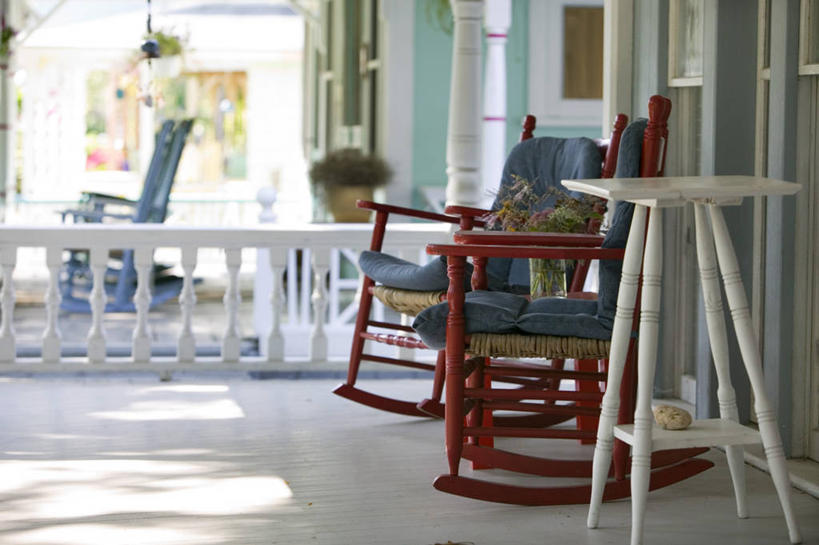 无人,横图,美国,摇椅,摄影,北美,北美洲,美洲,马萨诸塞州,麻州,麻省,马萨诸塞,麻塞诸塞,老殖民地,海湾之州,北亚美利加洲,亚美利加洲,马撒葡萄园岛,马萨葡萄园岛,姜饼屋,玛莎葡萄园岛,美国人,彩图,门廊,美利坚合众国