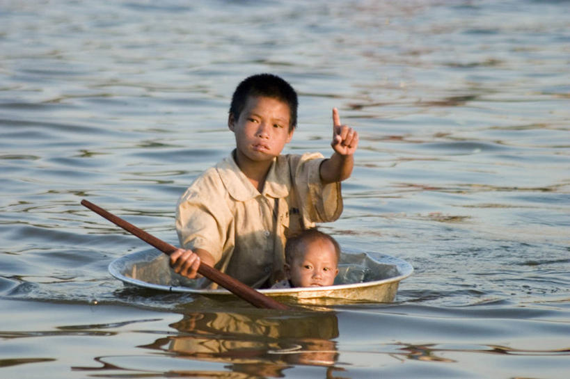 婴儿,儿童,一个人,横图,风险,柬埔寨,亚洲,水槽,摄影,东南亚,暹粒,吴哥,危险,男孩,彩图