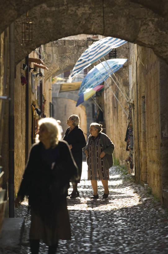 成年人,三个人,竖图,希腊,欧洲,古城,摄影,西欧,地中海文化,南欧,希腊文化,多德卡尼斯群岛,罗德城,女人,彩图