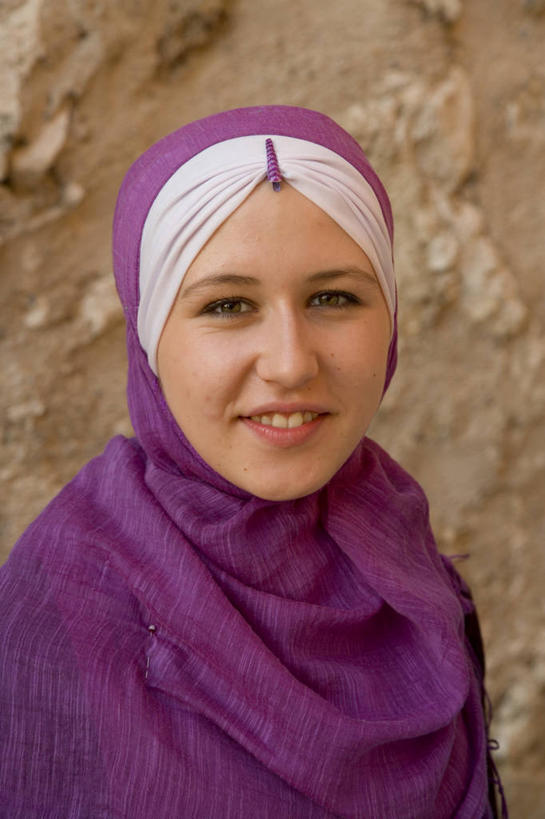 成年人,一个人,竖图,欧洲,仅一个女性,乡村,摄影,伊斯兰教,巴尔干,东欧,前南斯拉夫,莫斯塔尔,女人,彩图,波斯尼亚和黑塞哥维那