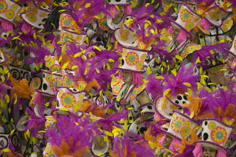 西方人,无人,横图,城市,道路,街道,路,公路,巴西,欧洲,狂欢节,欧洲人,表演,交通,南美,摄影,拉丁美洲,里约热内卢,游行,巴西文化,白种人,马路,彩图,传统服装,里约狂欢节,白色人种,高加索人种,欧罗巴人种