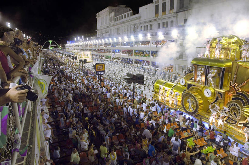 西方人,横图,城市,道路,街道,路,公路,巴西,欧洲,狂欢节,欧洲人,表演,装饰,交通,车,交通工具,南美,摄影,彩车,观看,华丽,修饰,点缀,拉丁美洲,载具,里约热内卢,游行,群众,衬托,美观,雅致,雅观,巴西文化,白种人,马路,彩图,里约狂欢节,白色人种,高加索人种,欧罗巴人种