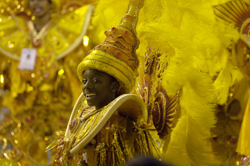 西方人,成年人,一个人,横图,城市,道路,街道,路,公路,巴西,欧洲,狂欢节,欧洲人,仅一个女性,表演,交通,南美,摄影,拉丁美洲,里约热内卢,游行,巴西文化,女人,白种人,马路,彩图,传统服装,里约狂欢节,白色人种,高加索人种,欧罗巴人种