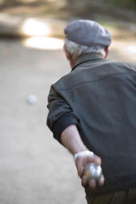 成年人,老年人,一个人,竖图,锻炼,运动,法国,欧洲,仅一个男性,仅一个人,速度,娱乐,运动器械,仅一个老年男性,健身器械,力量,平衡,摄影,技巧,协调,西欧,地中海,普罗旺斯,健身器材,灵敏,法国文化,柔韧,滨海阿尔卑斯,趣味,耐力,抗争,地掷球,滚球,格拉斯,体育,老年男性,男人,男性,彩图,健身,运动器材,法式滚球