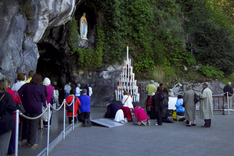 横图,法国,欧洲,节日,文化,祈祷,健康,许愿,摄影,宗教,信仰,纪念,祈求,基督教,西欧,天主教,法兰西,法国文化,朝圣节,法兰西共和国,法兰西第五共和国,南部.比利牛斯,上比利牛斯省,南部.比利牛斯大区,卢尔德,平安,彩图,旅行