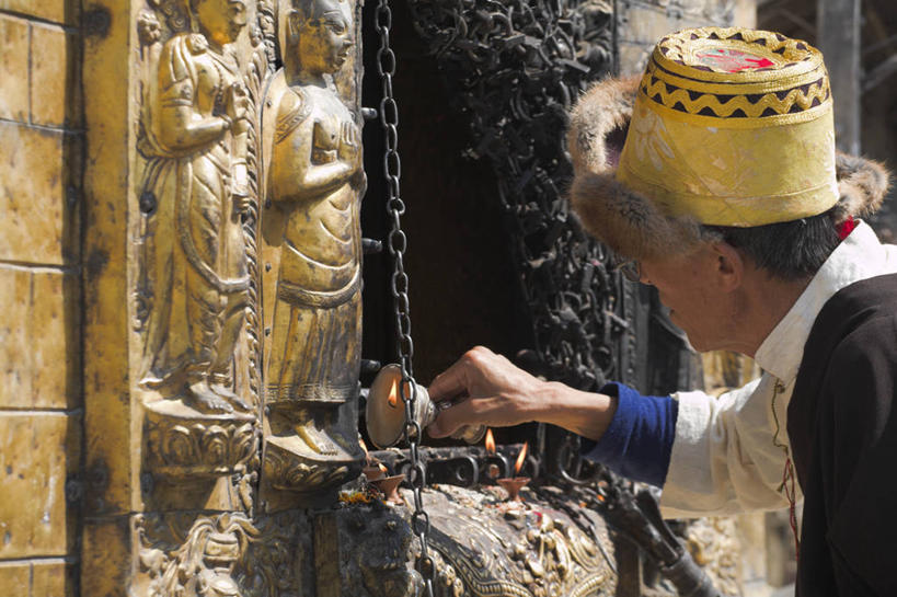 成年人,一个人,横图,城市,尼泊尔,亚洲,仅一个男性,首都,摄影,宗教,佛教,肖像,加德满都,苏瓦扬布拿佛塔,男人,彩图