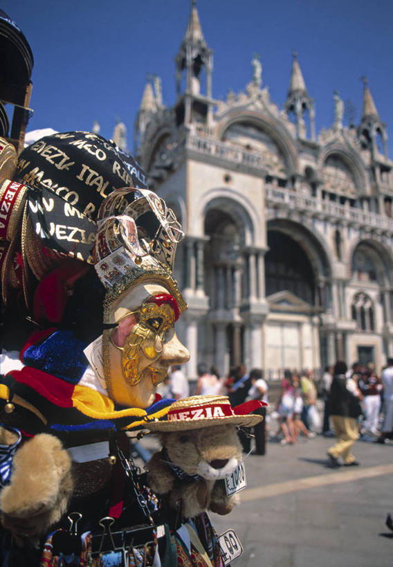 竖图,旅游,意大利,欧洲,威尼斯,节日,历史,文化,纪念品,祈祷,健康,许愿,摄影,宗教,信仰,纪念,祈求,基督教,西欧,南欧,天主教,意大利文化,威尼托大区,圣马可大教堂,圣马克广场,平安,彩图,旅行,大教堂