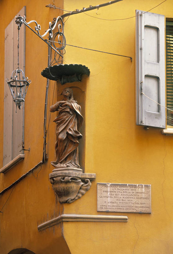 无人,竖图,意大利,欧洲,雕像,城镇,黄色,摄影,宗教,西欧,南欧,意大利文化,意大利共和国,博洛尼亚,艾米利亚.罗马涅,艾米利亚.罗马涅大区,彩图,巷