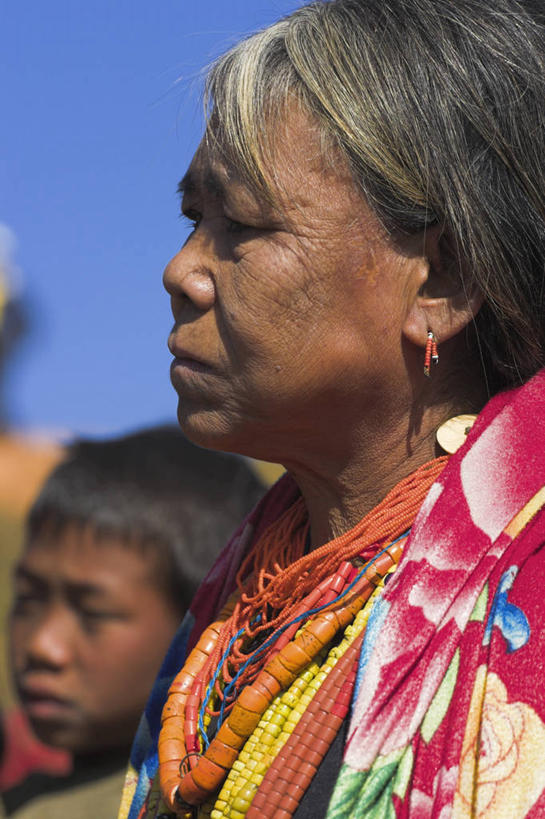 成年人,老年人,两个人,竖图,缅甸,亚洲,摄影,东南亚,老年女性,女人,女性,彩图,传统文化