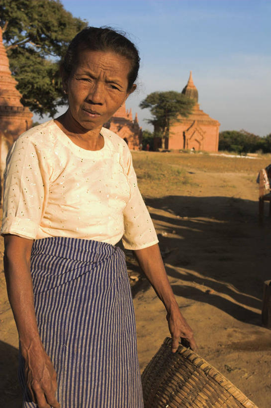 成年人,一个人,竖图,缅甸,亚洲,仅一个女性,人体,摄影,东南亚,肖像,朝圣节,蒲甘,女人,彩图