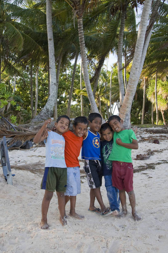 儿童,微笑,竖图,室外,幸福,海洋,马绍尔群岛,密克罗尼西亚,岛,摄影,太平洋,热带气候,肖像,大洋洲,北太平洋,珊瑚岛,男孩,彩图