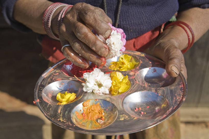 成年人,老年人,一个人,横图,山,尼泊尔,亚洲,仅一个女性,仅一个人,摄影,宗教,仅一个老年女性,神殿,喜马拉雅山脉,老年女性,女人,女性,彩图