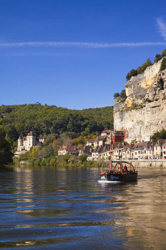 竖图,室外,白天,旅游,建筑,船,法国,欧洲,房屋,乡村,摄影,西欧,法兰西,法兰西共和国,阿基坦,法兰西第五共和国,亚魁当,阿基坦大区,多尔多涅,秋天,彩图,多尔多涅河