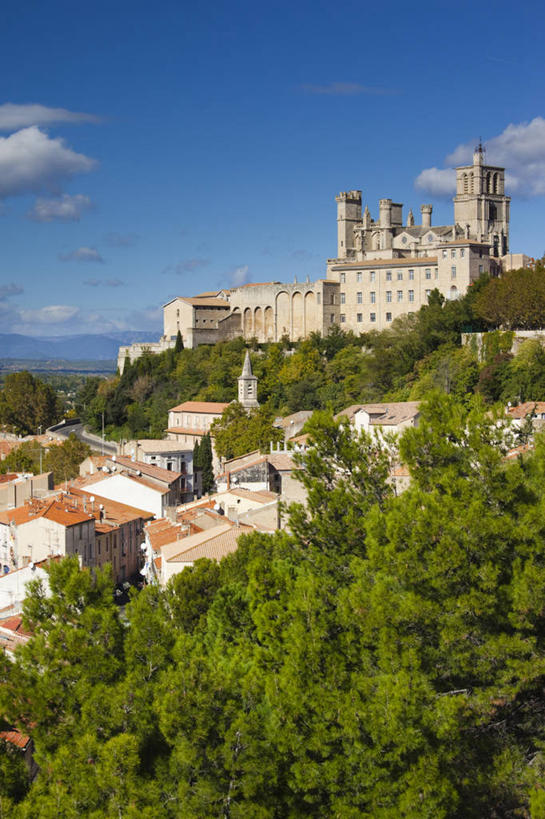 无人,教堂,竖图,俯视,室外,白天,旅游,建筑,法国,欧洲,摄影,宗教,西欧,法兰西,法兰西共和国,法兰西第五共和国,埃罗,朗格多克.鲁西永,朗格多克.鲁西永大区,秋天,彩图,高角度拍摄,旅行,大教堂,贝塞尔