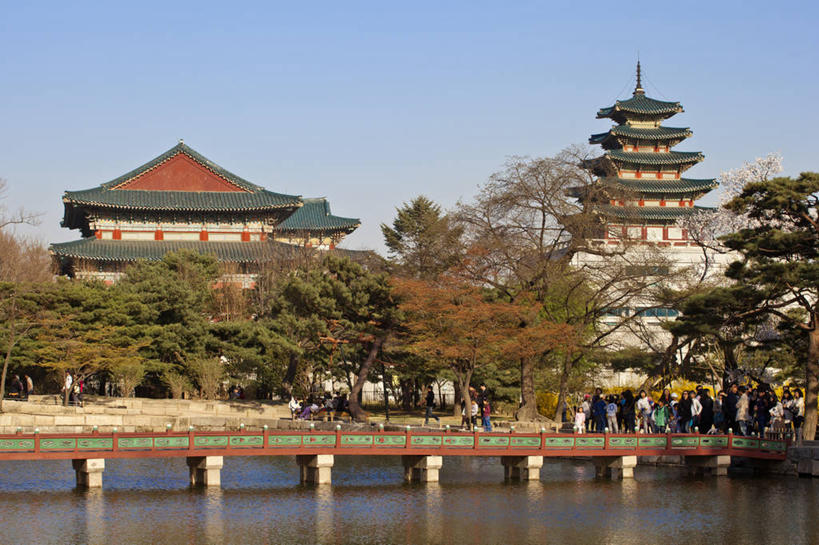 博物馆,宫殿,横图,室外,白天,旅游,城市,景福宫,首尔,韩国,亚洲,行人,游客,游人,池塘,首都,历史,路人,旅客,地标建筑,摄影,东亚,朝鲜半岛,亭台楼阁,过客,彩图,民间音乐