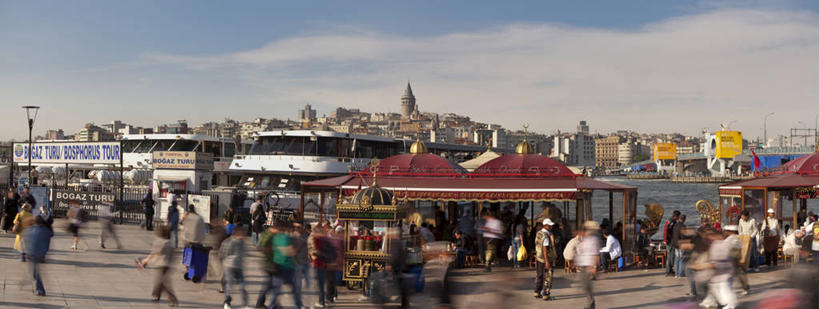 码头,横图,全景,俯视,室外,白天,旅游,城市,港口,欧洲,亚洲,许多人,一群人,摄影,群众,土耳其文化,伊斯坦布尔,金角湾,彩图,高角度拍摄,摆渡口,埠头,渡口,渡头,港湾,海港,货运码头,口岸,商港