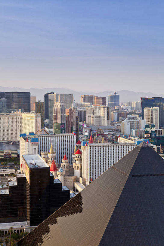 无人,竖图,俯视,室外,白天,旅游,天际线,城市,意大利,欧洲,罗马,美国,首都,金字塔,摄影,北美,拉齐奥,南欧,内华达州,拉斯维加斯,意大利共和国,拉齐奥大区,罗马省,美国人,彩图,高角度拍摄,旅行,永恒之城,金字塔酒店