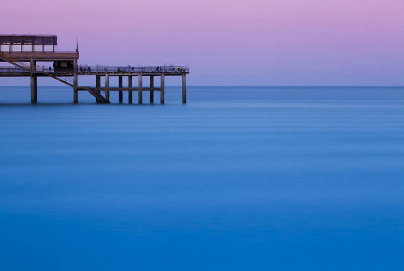 无人,码头,横图,室外,白天,留白,长时间曝光,旅游,度假,海洋,英国,欧洲,海岸线,河岸,娱乐,英格兰,蓝色,黄昏,享受,休闲,放松,同意,摄影,宁静,英吉利海峡,海滩,彩图