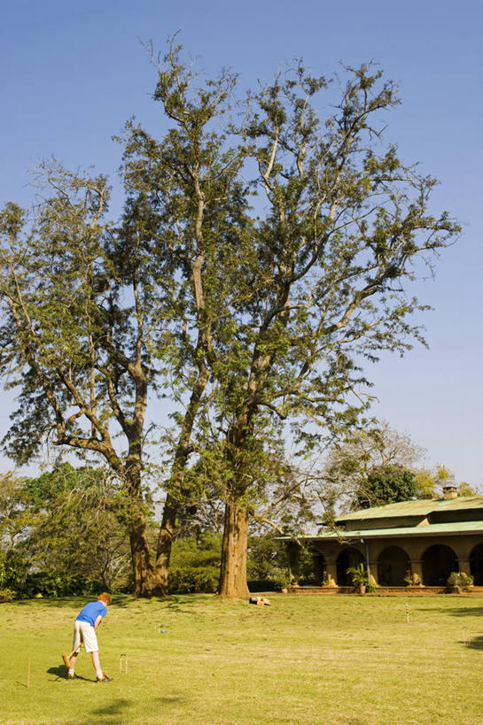 儿童,一个人,竖图,室外,白天,纯洁,酒店,非洲,马拉维,仅一个男性,仅一个人,庭院,地面,小孩,仅一个小孩,可爱,童年,童趣,摄影,童真,烂漫,无邪,东非,天真,男孩,男人,男性,孩子,彩图,小木屋,男生,森林别墅