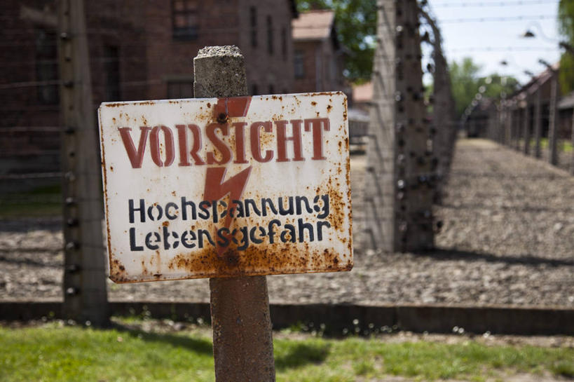 无人,博物馆,横图,室外,白天,欧洲,波兰,篱笆,摄影,电,死亡,第二次世界大战,集中营,奥斯维辛,克拉科夫,危险,彩图,纳粹主义,大屠杀,带刺铁丝网