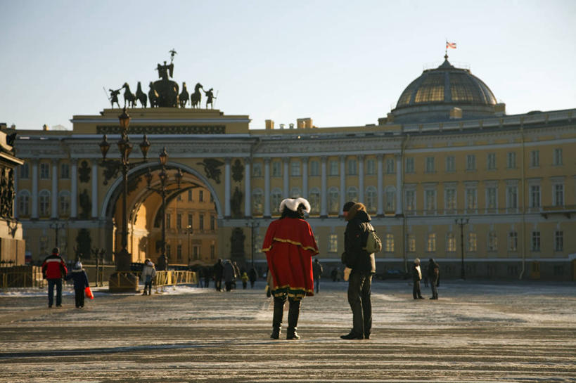 博物馆,横图,旅游,城市,建筑,欧洲,俄罗斯,行人,游客,游人,历史,路人,旅客,摄影,美术馆,过客,步行,彩图,旅行,皇宫广场,独联体