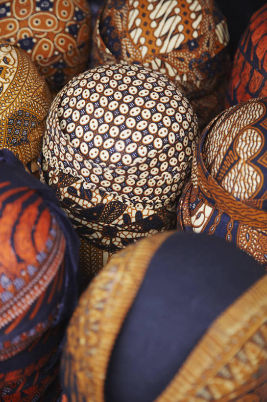 无人,竖图,俯视,室外,特写,白天,帽子,纺织品,印度尼西亚,印花,市场,摄影,蜡染,工艺,上色,式样,爪哇,美术工艺,染色,彩图,高角度拍摄,全画面,全框架,全帧,旅行,全画幅,传统文化,染整,印染