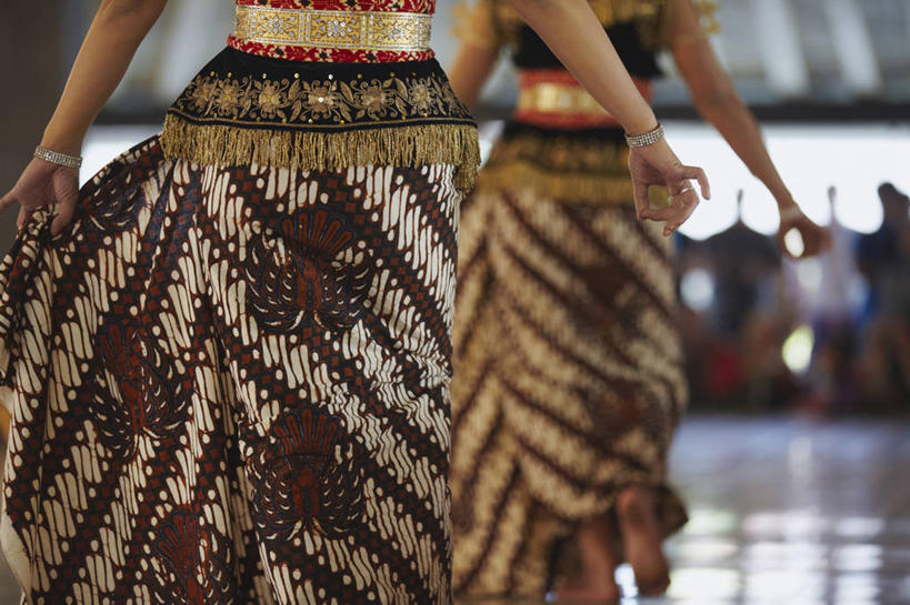 成年人,两个人,宫殿,横图,室外,白天,印度尼西亚,表演,表演者,扮演,摄影,演出,优美,演出服,爪哇,日惹,加麦兰,彩图,旅行,舞蹈