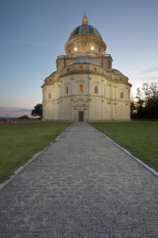 无人,教堂,竖图,室外,白天,夜晚,建筑,意大利,欧洲,文艺复兴,黄昏,摄影,电灯,圆顶建筑,翁布里亚大区,佩鲁贾,彩图,托迪