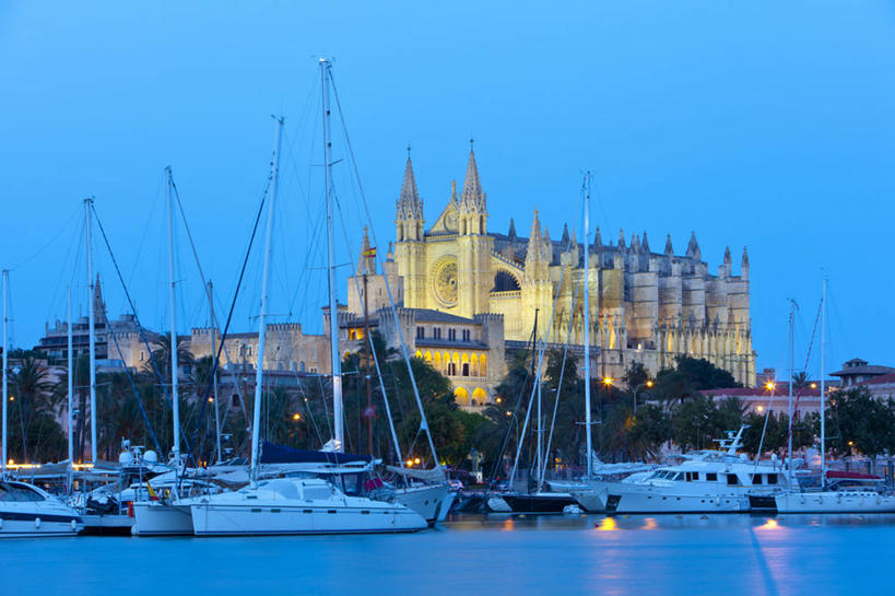 无人,横图,室外,白天,海洋,建筑,船,西班牙,地标建筑,摄影,照亮,帕尔马,帕尔马大教堂,马略卡,彩图,旅行,大教堂