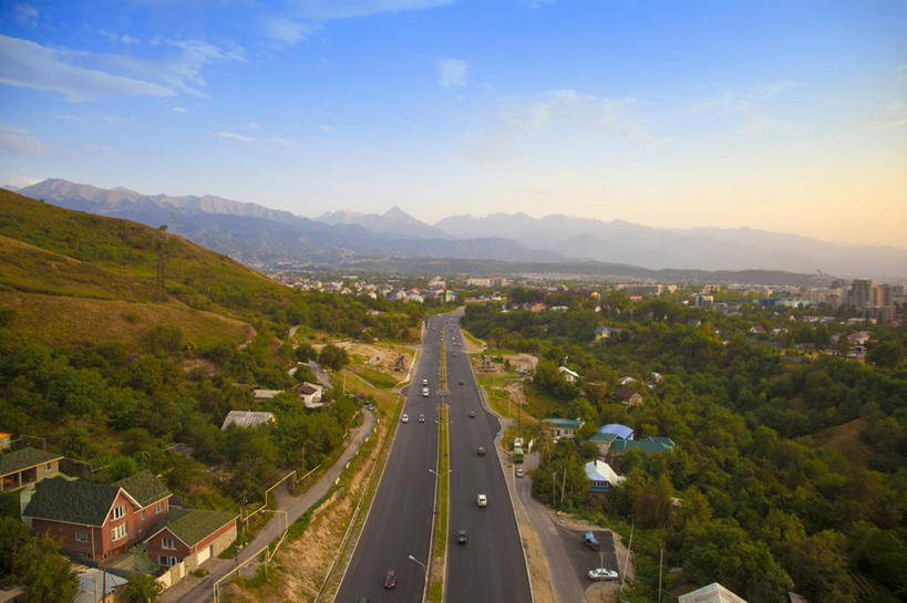 无人,横图,俯视,室外,白天,山,路,哈萨克斯坦,房屋,地形,城镇,天空,摄影,阿拉木图,彩图,高角度拍摄,旅行