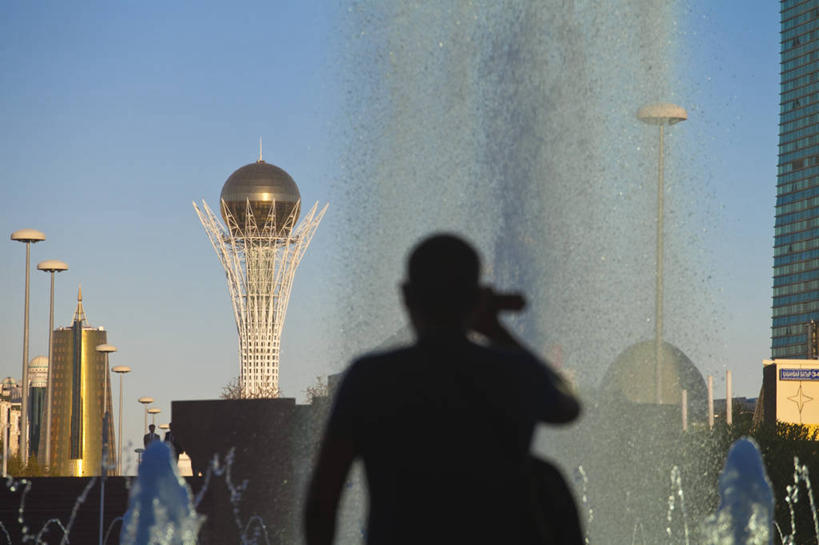 横图,方图,室外,白天,城市,建筑,雕塑,哈萨克斯坦,塔,球体,摄影,宁静,剪影,彩图