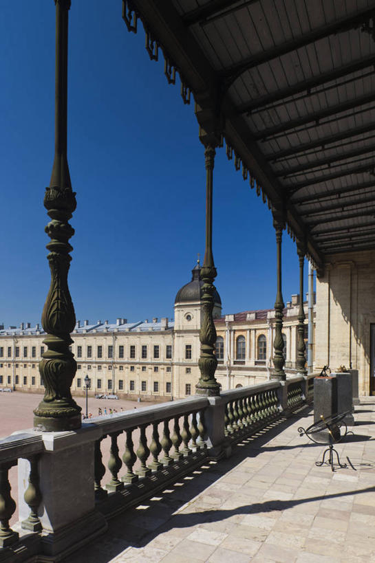 无人,宫殿,栏杆,竖图,室外,白天,阳台,建筑,俄罗斯,柱子,摄影,古典风格,皇室,万里无云,彩图,俄罗斯文化