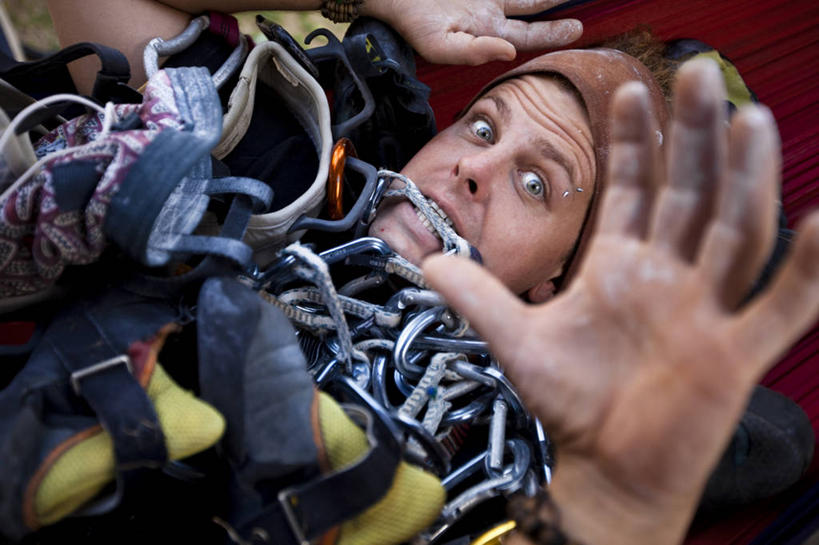 成年人,脸,头,脸颊,手,一个人,躺,横图,室外,白天,运动,攀岩,印度,仅一个男性,仅一个人,极限运动,肩膀,仅一个年轻男性,摄影,惊奇,幽默,肖像,卡纳塔克邦,亨比,男人,男性,年轻男性,年轻人,头部,脸部,脸蛋,面部,彩图,岩钉钢环,对焦